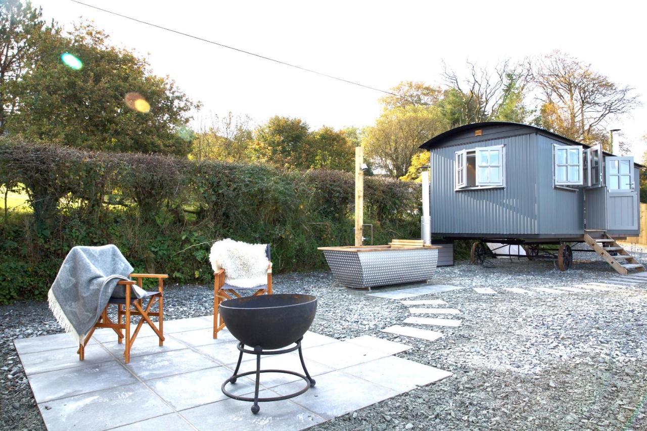 Blatchford Briar - Award Winning Private Shephards Huts With Their Own Secluded Hot Tubs Milton Abbot Bagian luar foto