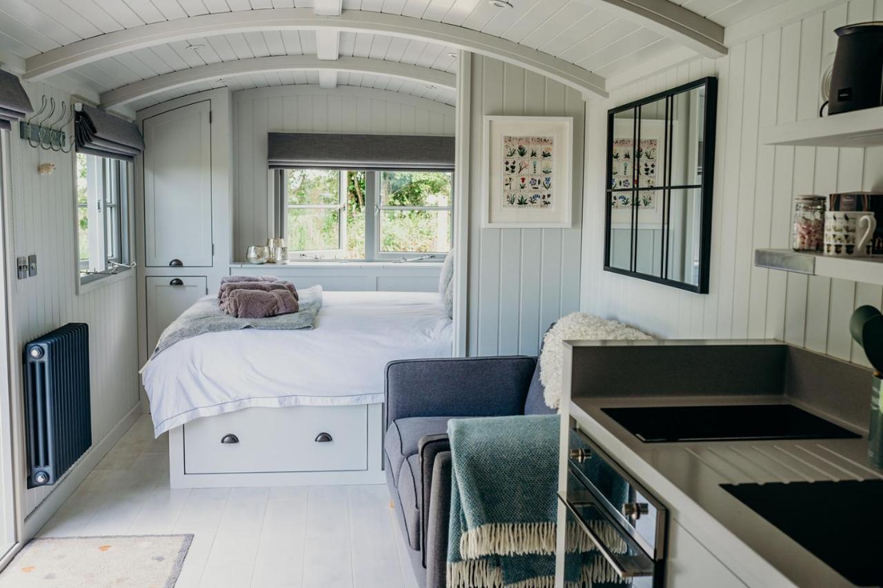 Blatchford Briar - Award Winning Private Shephards Huts With Their Own Secluded Hot Tubs Milton Abbot Bagian luar foto
