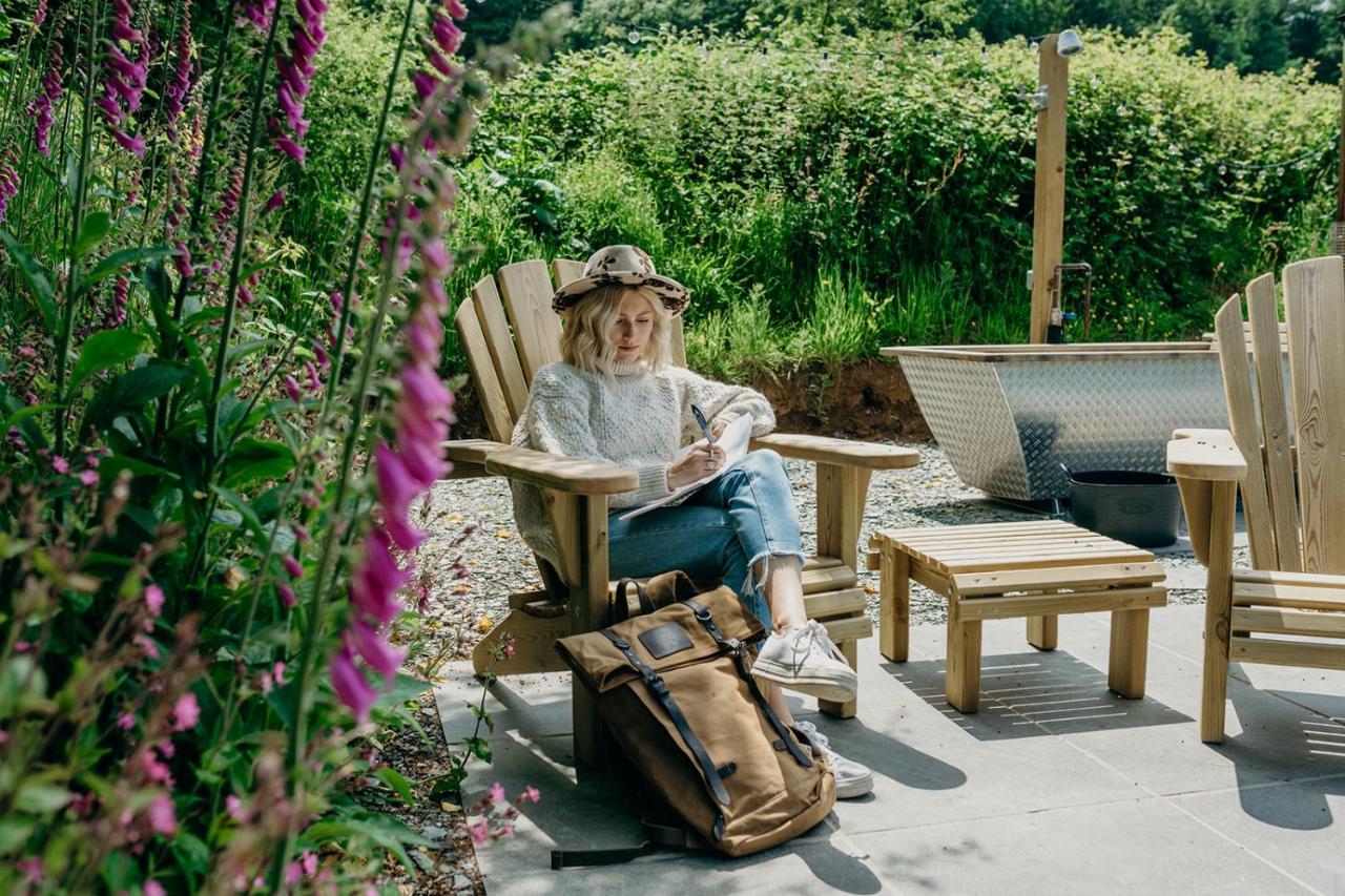 Blatchford Briar - Award Winning Private Shephards Huts With Their Own Secluded Hot Tubs Milton Abbot Bagian luar foto