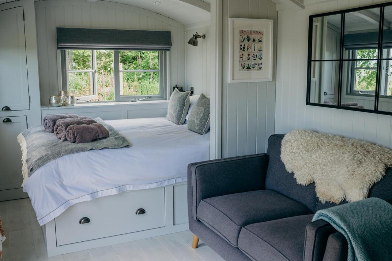Blatchford Briar - Award Winning Private Shephards Huts With Their Own Secluded Hot Tubs Milton Abbot Bagian luar foto