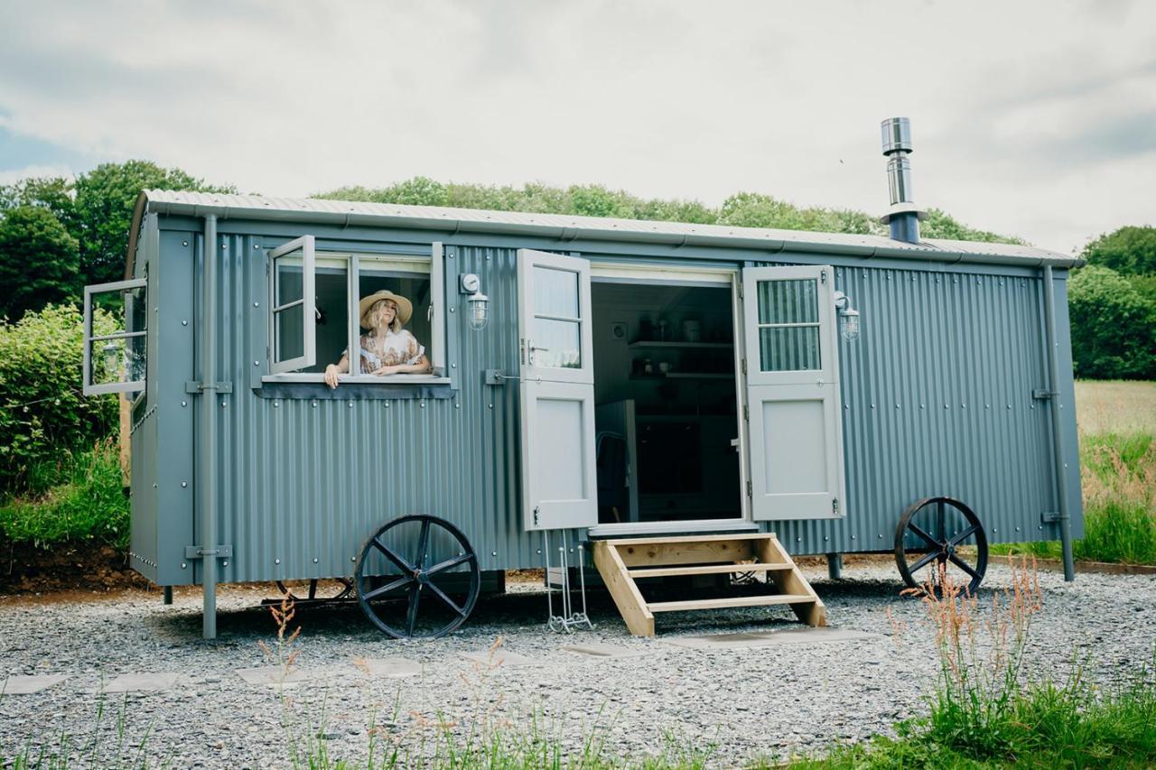 Blatchford Briar - Award Winning Private Shephards Huts With Their Own Secluded Hot Tubs Milton Abbot Bagian luar foto