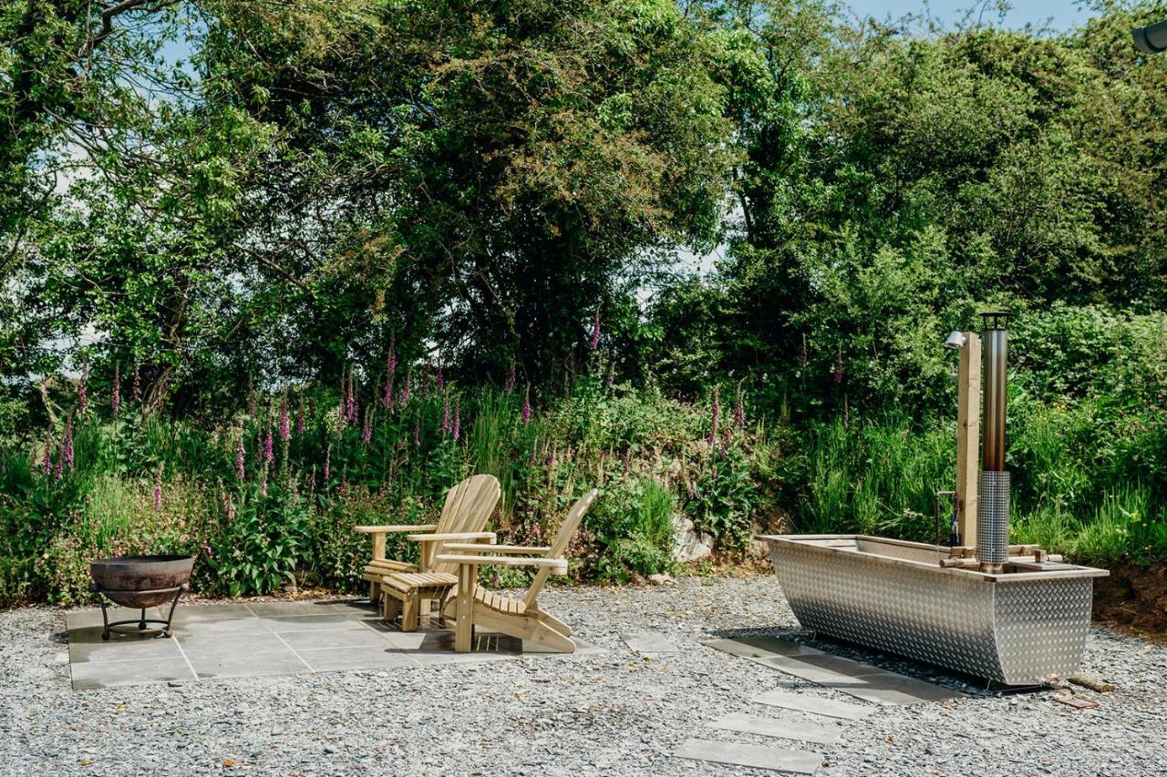 Blatchford Briar - Award Winning Private Shephards Huts With Their Own Secluded Hot Tubs Milton Abbot Bagian luar foto