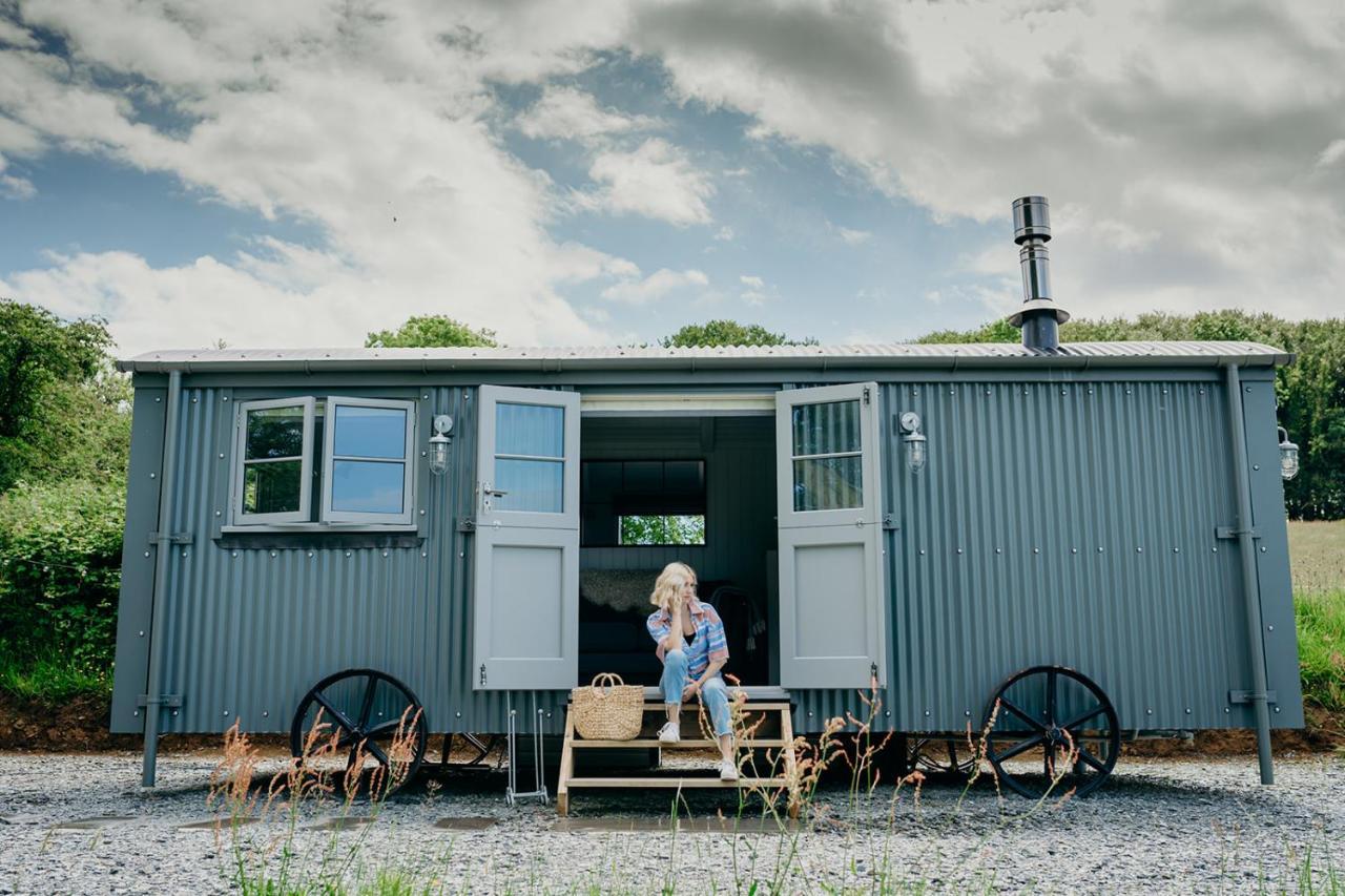 Blatchford Briar - Award Winning Private Shephards Huts With Their Own Secluded Hot Tubs Milton Abbot Bagian luar foto