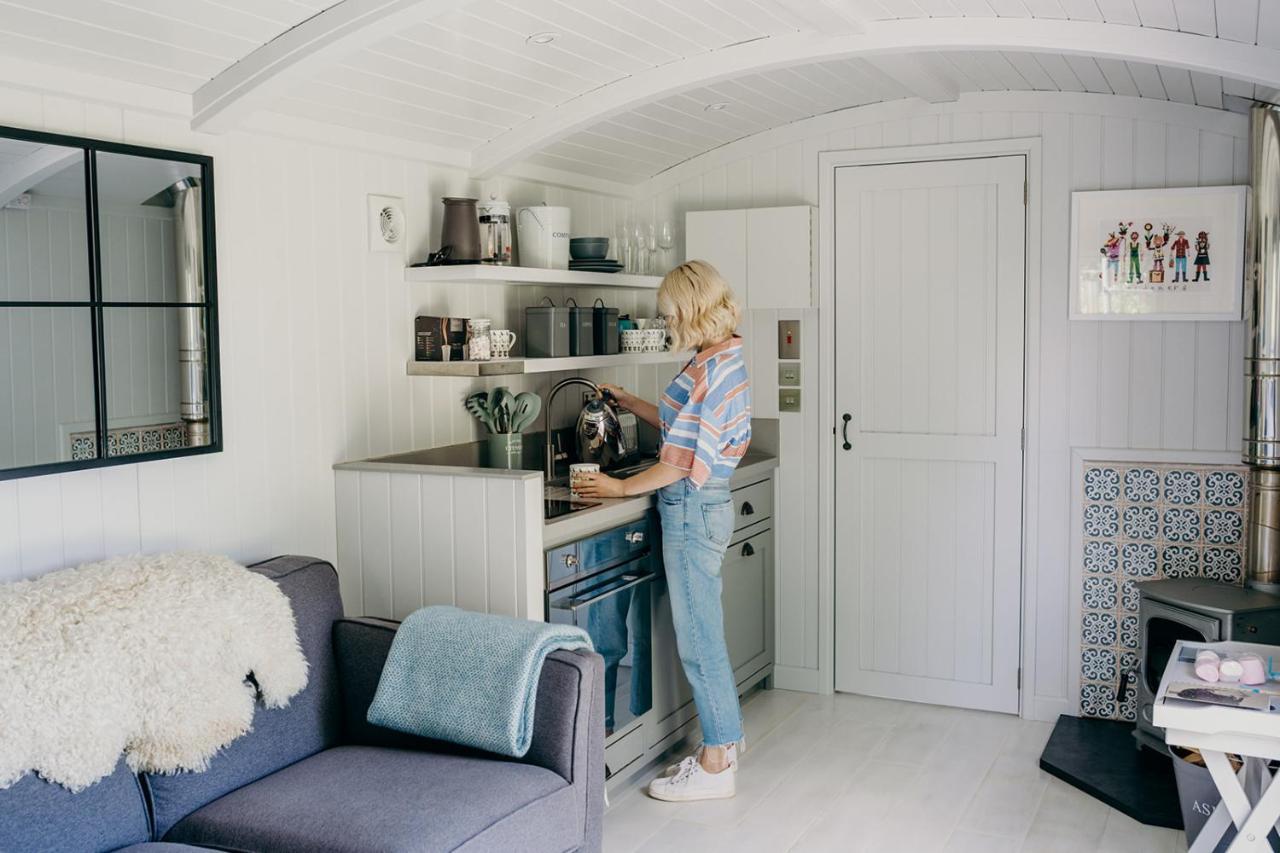 Blatchford Briar - Award Winning Private Shephards Huts With Their Own Secluded Hot Tubs Milton Abbot Bagian luar foto
