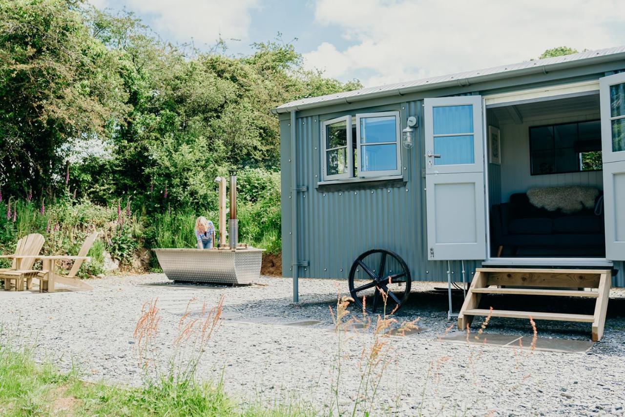 Blatchford Briar - Award Winning Private Shephards Huts With Their Own Secluded Hot Tubs Milton Abbot Bagian luar foto