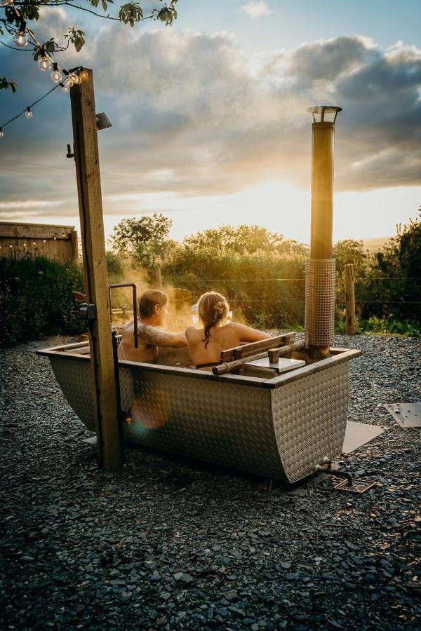 Blatchford Briar - Award Winning Private Shephards Huts With Their Own Secluded Hot Tubs Milton Abbot Bagian luar foto