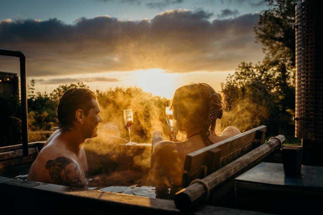 Blatchford Briar - Award Winning Private Shephards Huts With Their Own Secluded Hot Tubs Milton Abbot Bagian luar foto