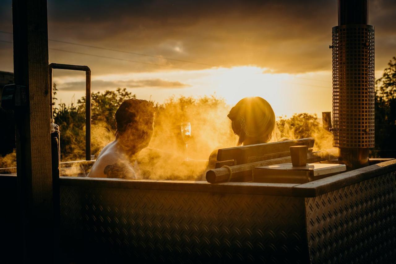 Blatchford Briar - Award Winning Private Shephards Huts With Their Own Secluded Hot Tubs Milton Abbot Bagian luar foto