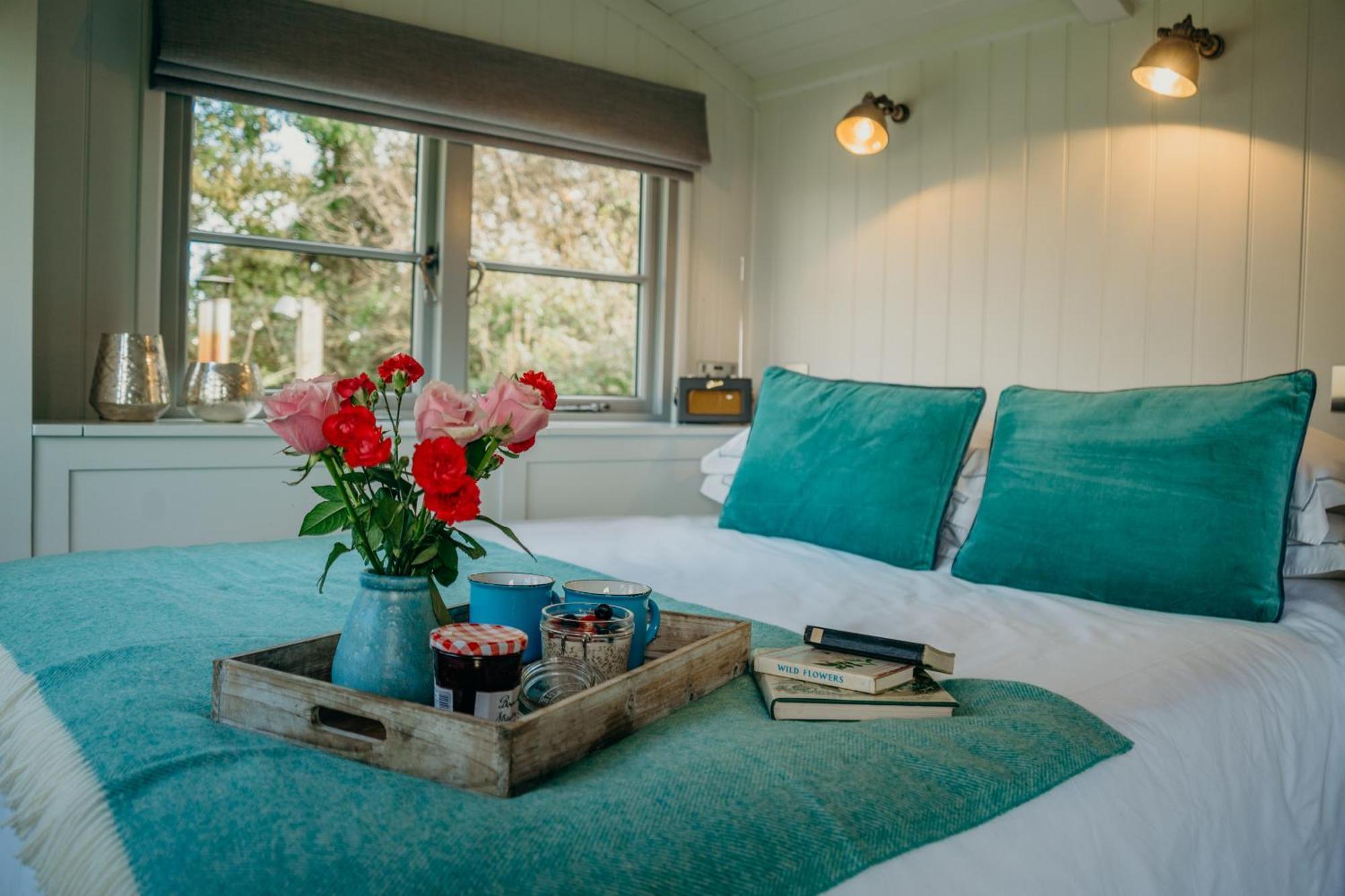 Blatchford Briar - Award Winning Private Shephards Huts With Their Own Secluded Hot Tubs Milton Abbot Bagian luar foto